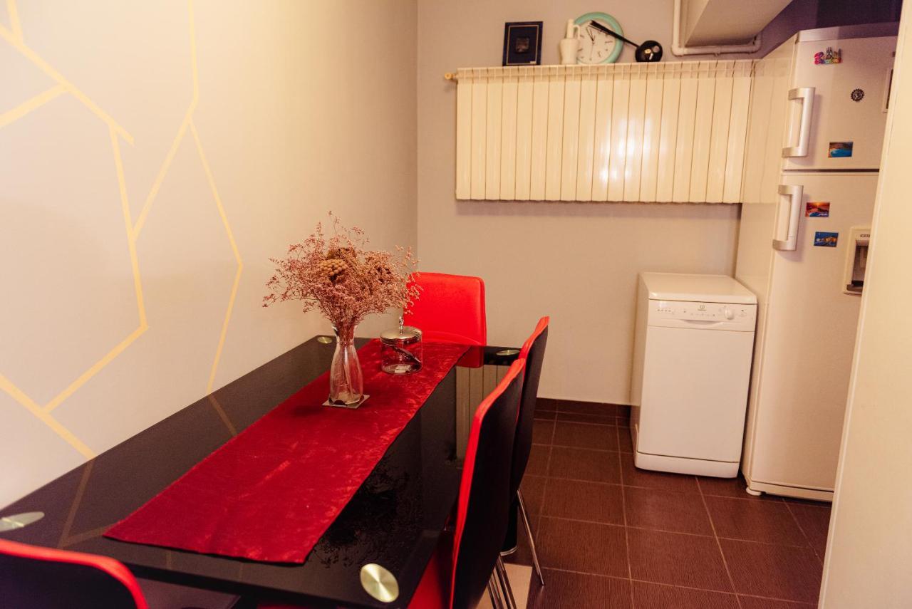 Comfy Apartment With Private Parking And Netflix Bükreş Dış mekan fotoğraf